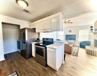1920 San Rafael Street - Photo Thumbnail 10