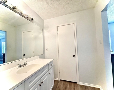 1920 San Rafael Street - Photo Thumbnail 18