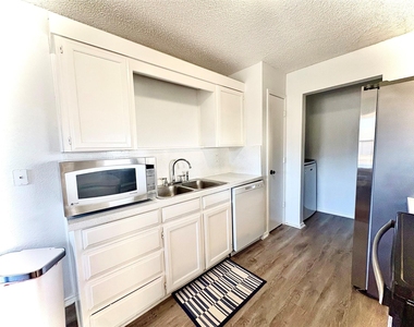 1920 San Rafael Street - Photo Thumbnail 6