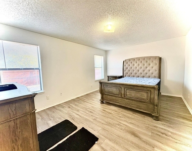 1920 San Rafael Street - Photo Thumbnail 15