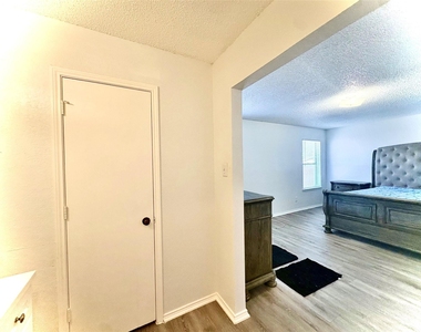1920 San Rafael Street - Photo Thumbnail 19