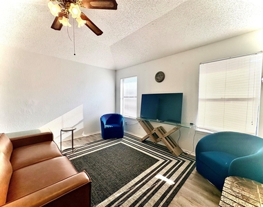 1920 San Rafael Street - Photo Thumbnail 4