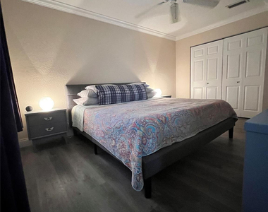 9135 Saddlecreek Drive - Photo Thumbnail 8