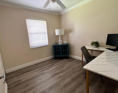 9135 Saddlecreek Drive - Photo Thumbnail 10