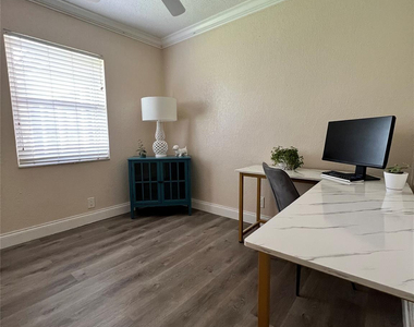9135 Saddlecreek Drive - Photo Thumbnail 12