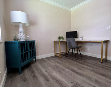 9135 Saddlecreek Drive - Photo Thumbnail 11