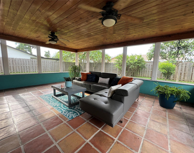 9135 Saddlecreek Drive - Photo Thumbnail 7