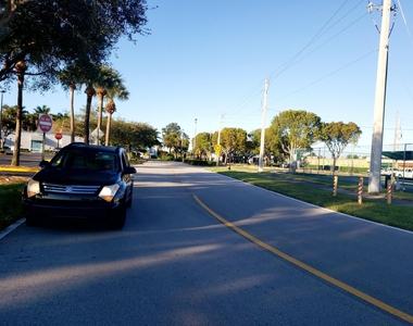904 Flanders Drive S - Photo Thumbnail 39