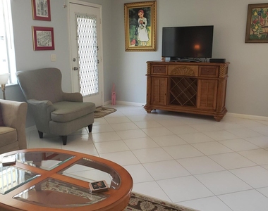 904 Flanders Drive S - Photo Thumbnail 11
