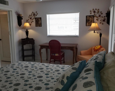 904 Flanders Drive S - Photo Thumbnail 3
