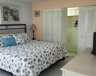 904 Flanders Drive S - Photo Thumbnail 1
