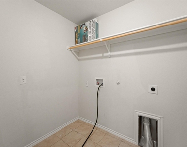 516 Clearlake Drive - Photo Thumbnail 16