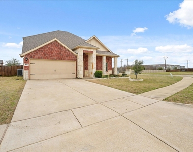 516 Clearlake Drive - Photo Thumbnail 3