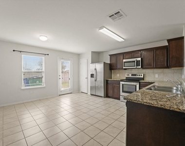 516 Clearlake Drive - Photo Thumbnail 7