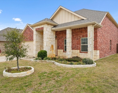 516 Clearlake Drive - Photo Thumbnail 2