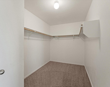 516 Clearlake Drive - Photo Thumbnail 14