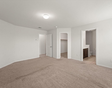 516 Clearlake Drive - Photo Thumbnail 11