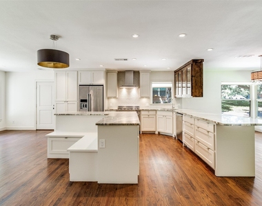 519 Northlake Drive - Photo Thumbnail 6