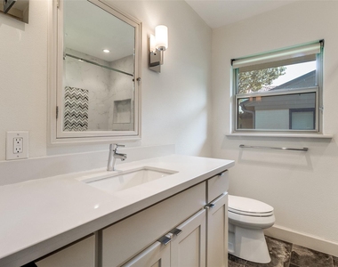 519 Northlake Drive - Photo Thumbnail 18