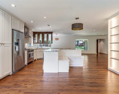 519 Northlake Drive - Photo Thumbnail 4