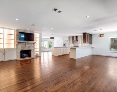 519 Northlake Drive - Photo Thumbnail 3