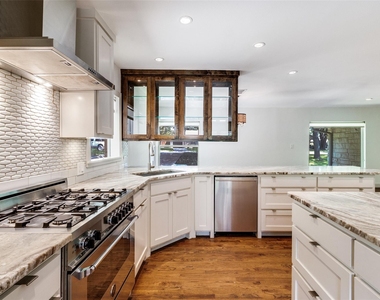 519 Northlake Drive - Photo Thumbnail 9