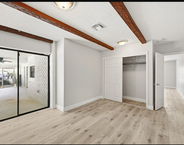 8 Ne 9th Avenue - Photo Thumbnail 14