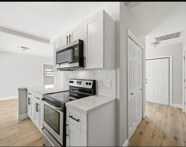 8 Ne 9th Avenue - Photo Thumbnail 4