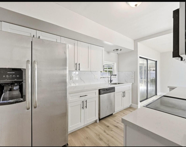 8 Ne 9th Avenue - Photo Thumbnail 6