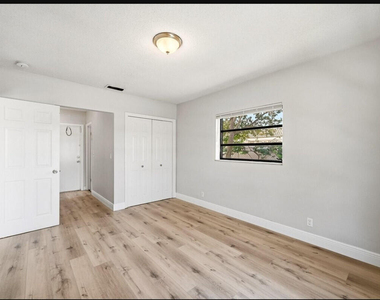 8 Ne 9th Avenue - Photo Thumbnail 10