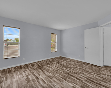 342 Southwind Drive - Photo Thumbnail 12