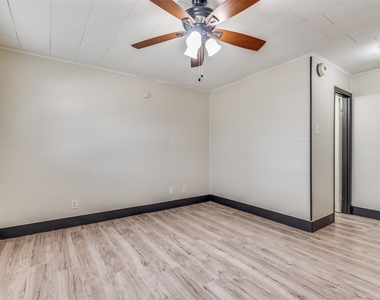 9311 Oakland Drive - Photo Thumbnail 6