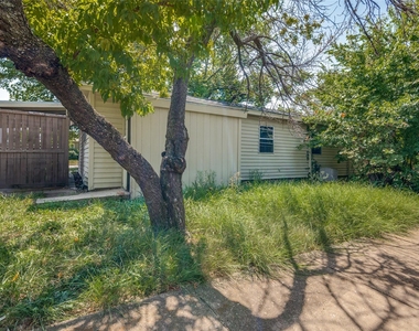 9311 Oakland Drive - Photo Thumbnail 11