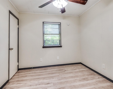 9311 Oakland Drive - Photo Thumbnail 10
