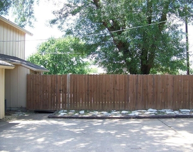 2223 Viewtop Lane - Photo Thumbnail 12
