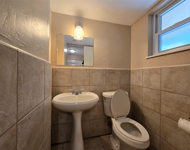 2223 Viewtop Lane - Photo Thumbnail 5