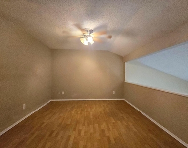 2223 Viewtop Lane - Photo Thumbnail 6