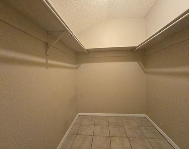2223 Viewtop Lane - Photo Thumbnail 10