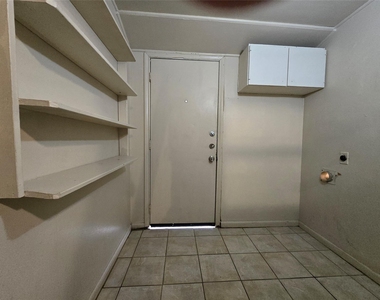 2223 Viewtop Lane - Photo Thumbnail 11