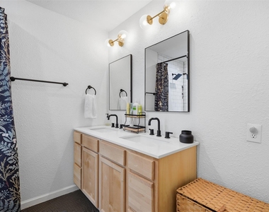 1430 S Montreal Avenue - Photo Thumbnail 34