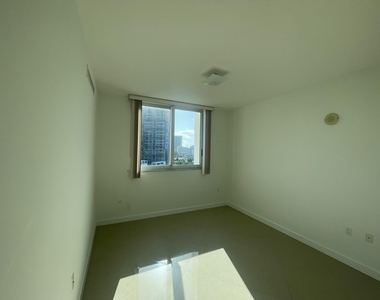 1755 E Hallandale Beach Boulevard - Photo Thumbnail 9