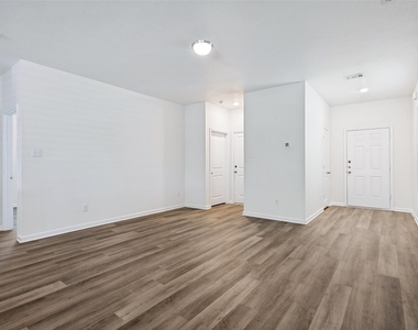 421 Covington Cove - Photo Thumbnail 2