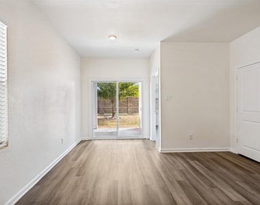 421 Covington Cove - Photo Thumbnail 11