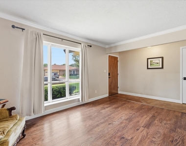 217 E Louella Drive - Photo Thumbnail 4