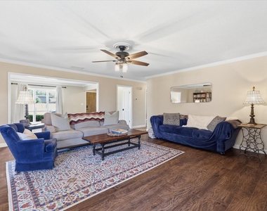 217 E Louella Drive - Photo Thumbnail 9