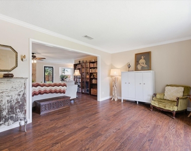217 E Louella Drive - Photo Thumbnail 5