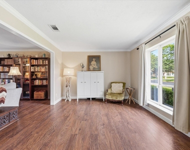 217 E Louella Drive - Photo Thumbnail 6