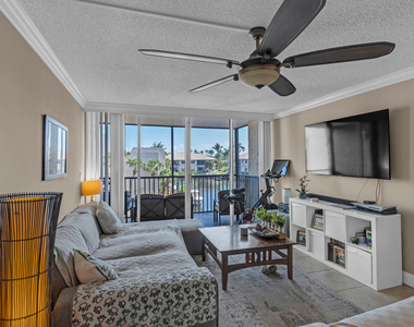6 Royal Palm Way - Photo Thumbnail 2