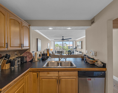 6 Royal Palm Way - Photo Thumbnail 3