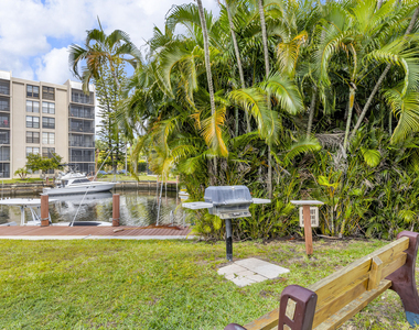 6 Royal Palm Way - Photo Thumbnail 10